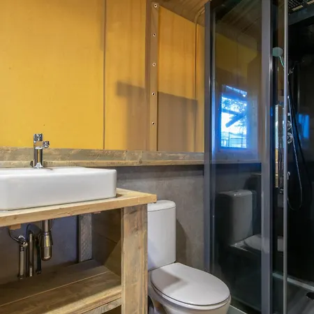 Luxury tent Safari Tent With Bathroom, On A In De Maasduinen *